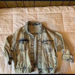 Light acid wash oversized denim jacket